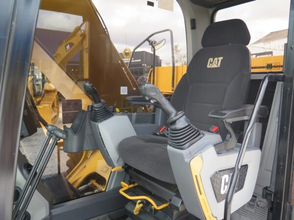 Escavadeira Caterpillar 320NG