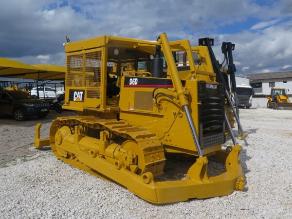 Trator de esteiras Caterpillar D6D