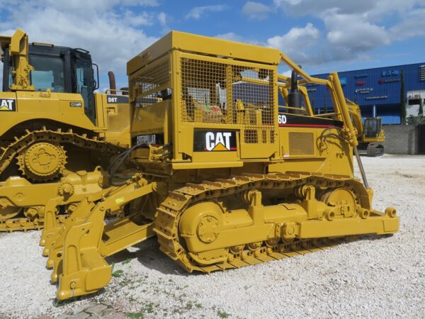 Trator de esteiras Caterpillar D6D