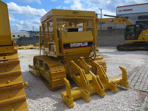 Trator de esteiras Caterpillar D6D