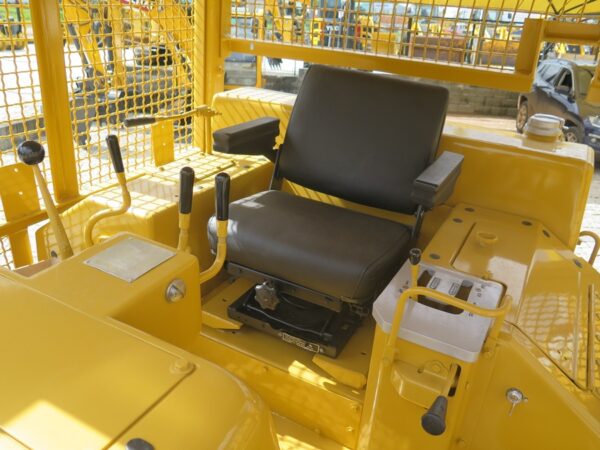 Trator de esteiras Caterpillar D6D