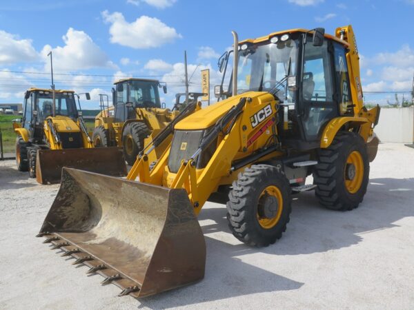 Retroescavadeira JCB 3CX