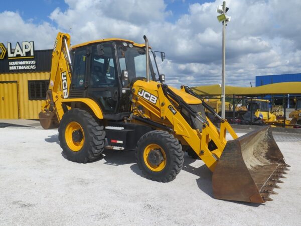Retroescavadeira JCB 3CX