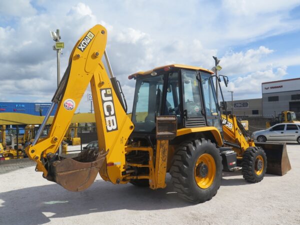 Retroescavadeira JCB 3CX