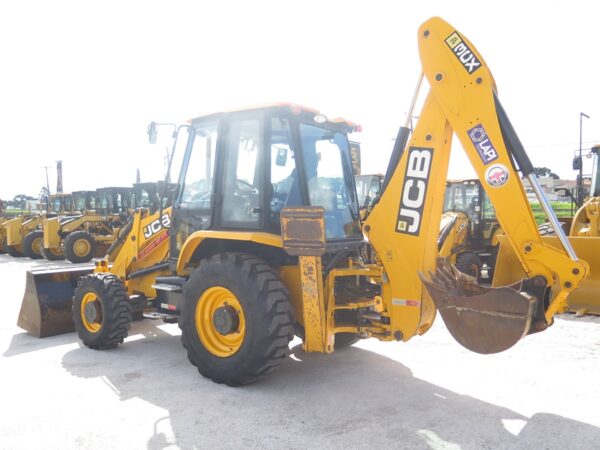 Retroescavadeira JCB 3CX