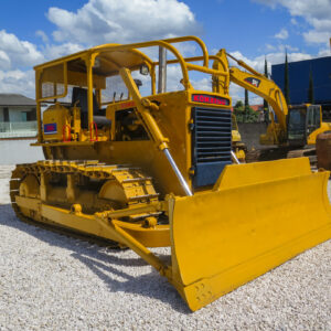 Trator de esteiras Komatsu D50