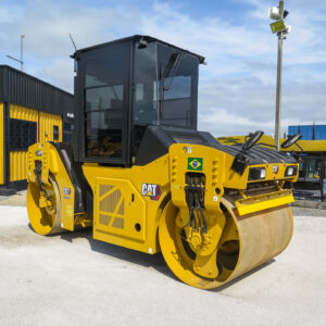 rolo compactador caterpillar cb7 2021
